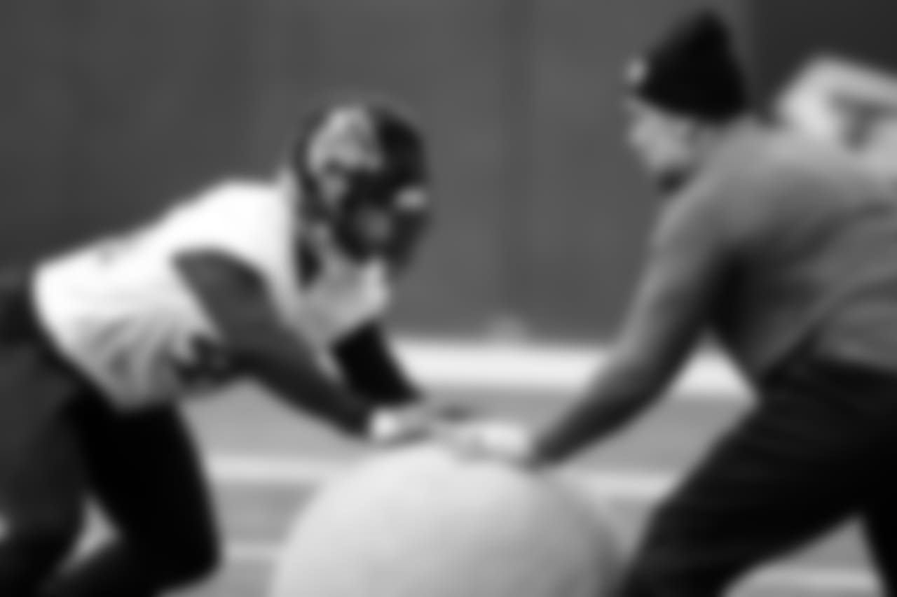 LB Deion Jones
