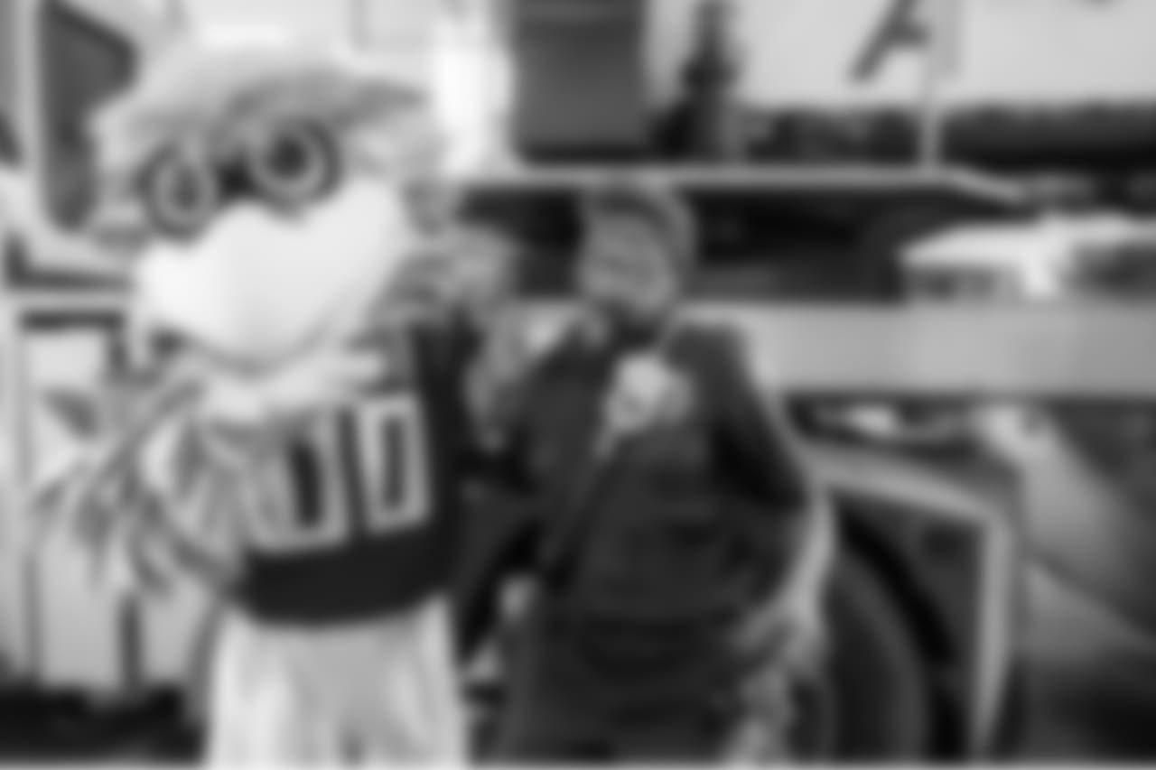 Falcons deliver donuts to local fire house