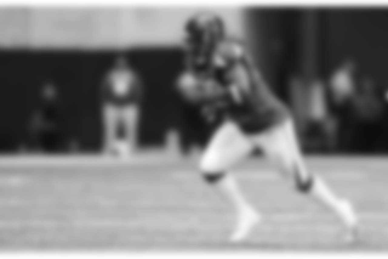 DE Takk McKinley