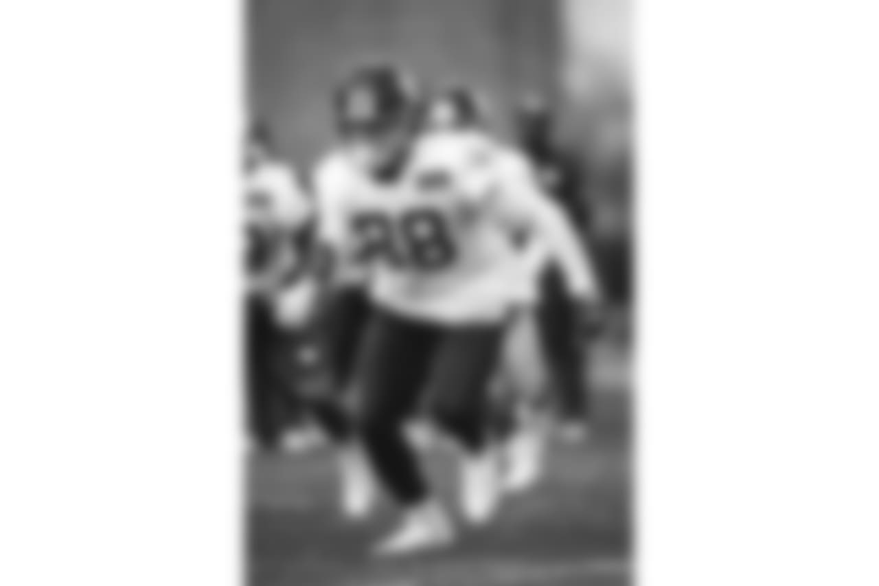 E_18_1121_GiantsPractice030