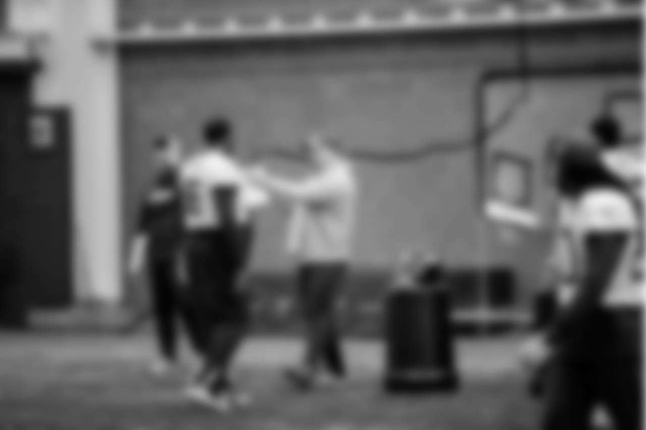 E_18_1227_GiantsPractice032