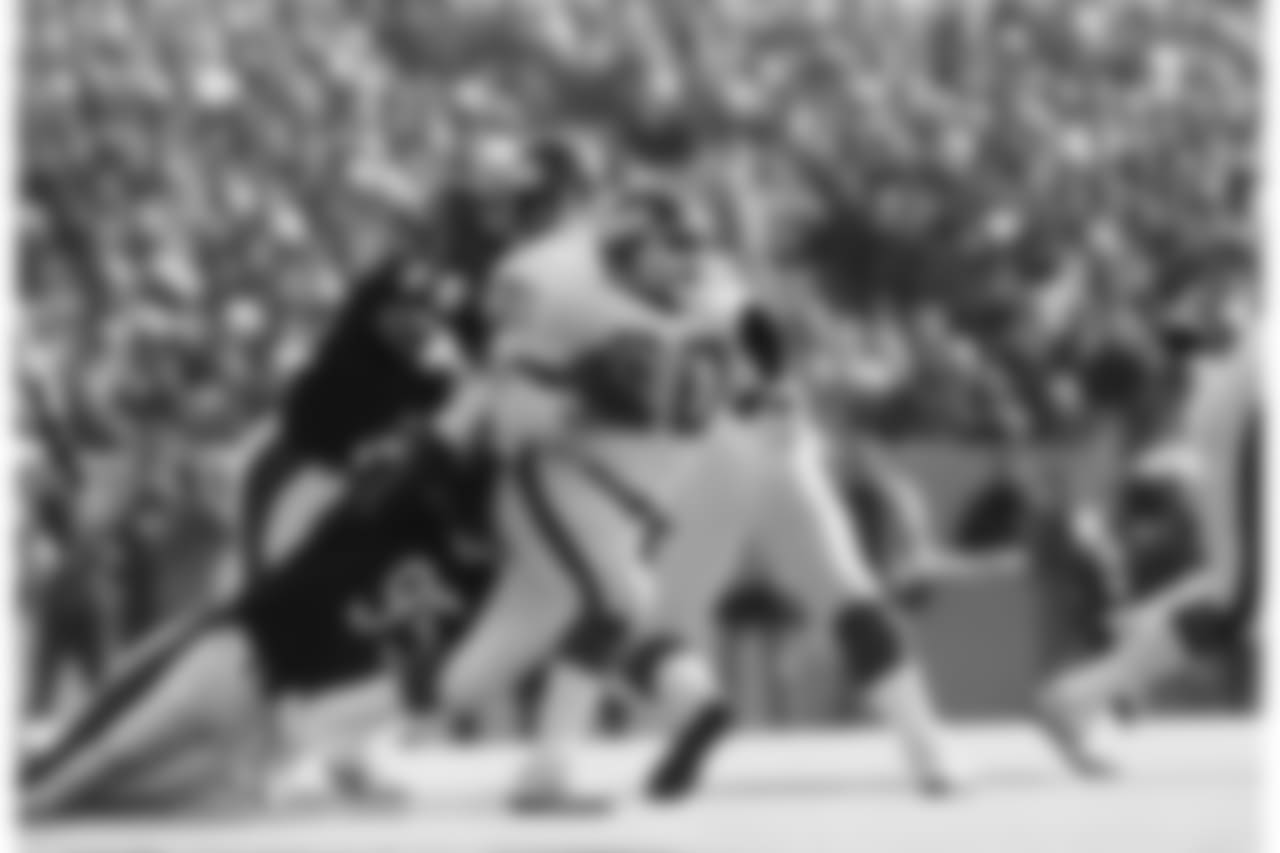 New York Giants running back Joe Morris (20) makes short gain during NFC playoff, first half action against the Chicago Bears in Chicago, Ill., Sunday, Jan. 5, 1986. Bears defensive end Richard Dent (95) and line backer Otis Wilson (55) attempt to catch him as Giant guard Bill Ard (61) blocks. (AP Photo)