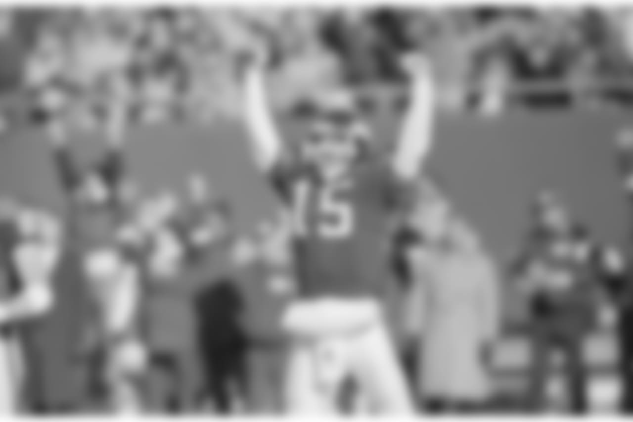 New York Giants' quarterback Jeff Hostetler celebrates after throwing a first quarter touchdown pass to wide receiver Stephen Baker. Hostetler later ran for a touchdown in the third quarter against the Chicago Bears at Giants Stadium in East Rutherford, New Jersey, Sunday, Jan. 13, 1991. (AP Photo/Mark Lennihan)