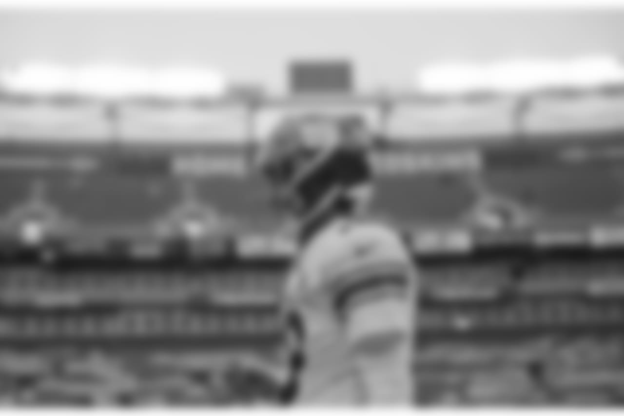 New York Giants quarterback Eli Manning (10) warms up before an NFL football game against the Washington Redskins, Sunday, Dec. 9, 2018, in Landover, Md. (AP Photo/Patrick Semansky)