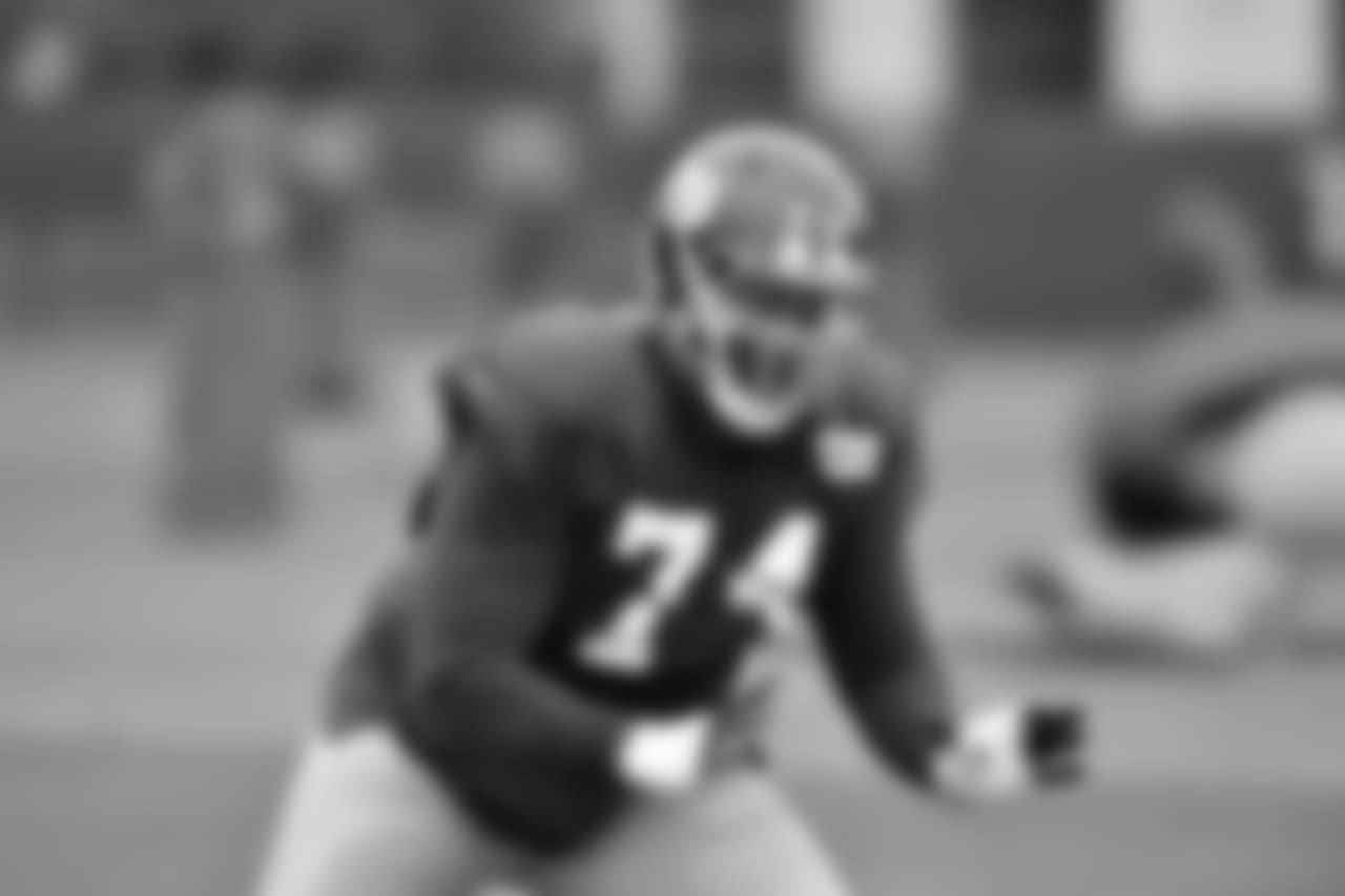 Giants hit the practice field on Monday
