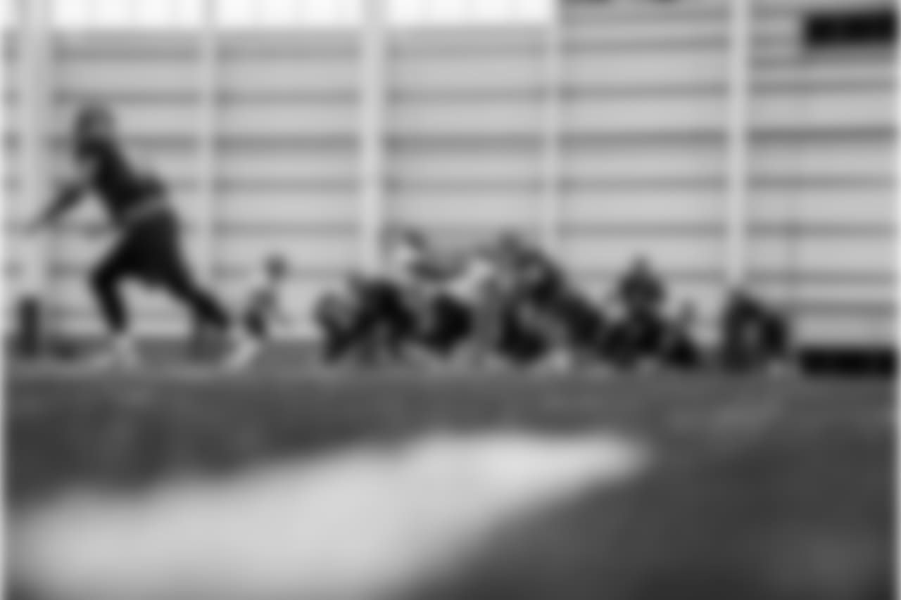 E_18_1227_GiantsPractice010