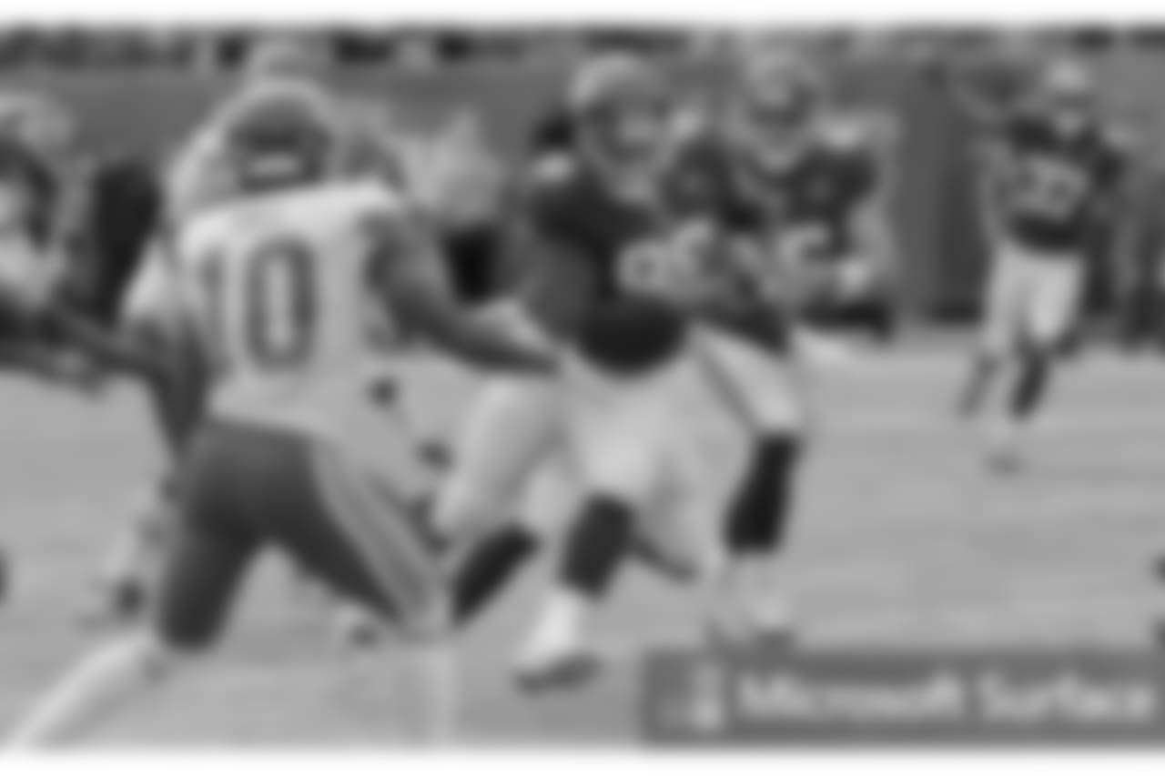 DT DAMON HARRISON
The 350-pound defensive tackle nicknamed “Snacks” grabbed his first career interception as the Giants forced three turnovers by a Chiefs team that gave the ball away only four times entering Week 11.