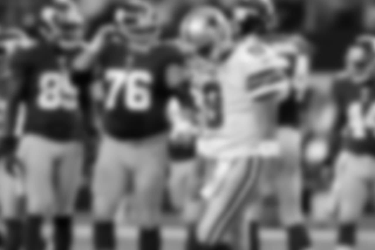 Dallas Cowboys quarterback Tony Romo (9) leaves the field following a play in the second half of their NFL football game against the New York Giants, Sunday, Oct. 28, 2012, in Arlington, Texas. The Giants won 29-24. (AP Photo/Sharon Ellman)
