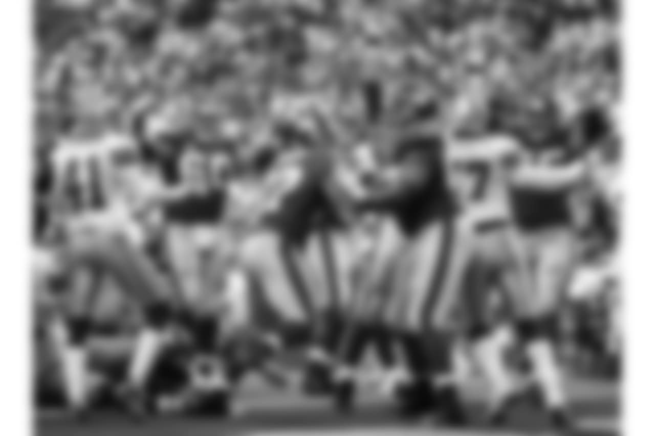 New York Giants players including Shaun O'Hara (60) and David Diehl, right, celebrate after Giants running back Brandon Jacobs (27) scored the wining touchdown on a 1-yard run against the Dallas Cowboys in the fourth quarter of an NFC divisional playoff football game, Sunday, Jan. 13, 2008, in Irving, Texas. The Giants beat the Cowboys 21-17. (AP Photo/Matt Slocum)