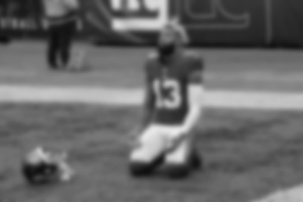 New York Giants' Odell Beckham takes a moment before the start of an NFL football game against the Tampa Bay Buccaneers, Sunday, Nov. 18, 2018, in East Rutherford, N.J. (AP Photo/Bill Kostroun)