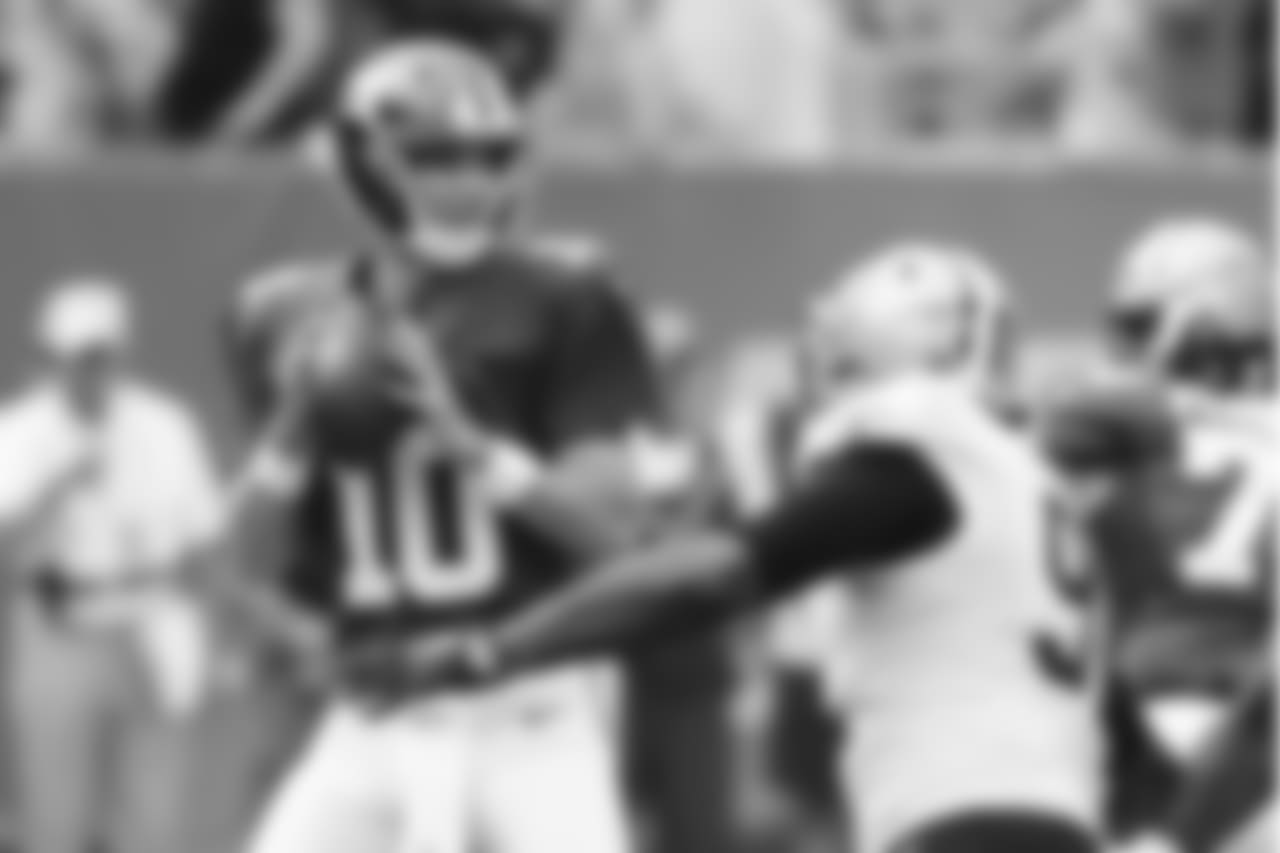 QB ELI MANNINGCompleting 32 of 41 passes for 368 yards, Manning notched his 40th career regular-season game with at least 300 yards. He also led his 30th game-winning drive in which he rallied the Giants from a fourth-quarter deficit or tie to win in the regular season.