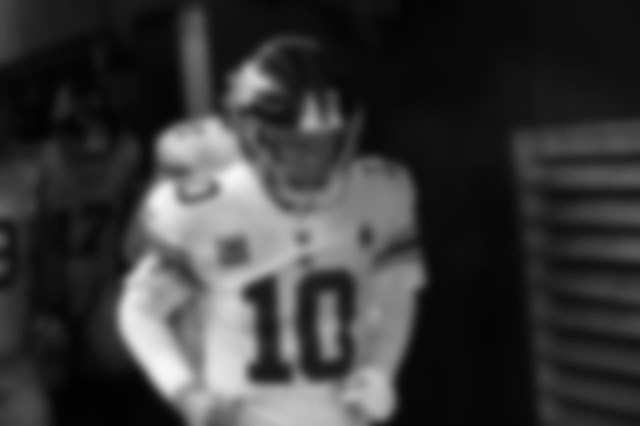 New York Giants quarterback Eli Manning (10) heads onto the field before an NFL football game against the Washington Redskins, Sunday, Dec. 9, 2018, in Landover, Md. (AP Photo/Patrick Semansky)