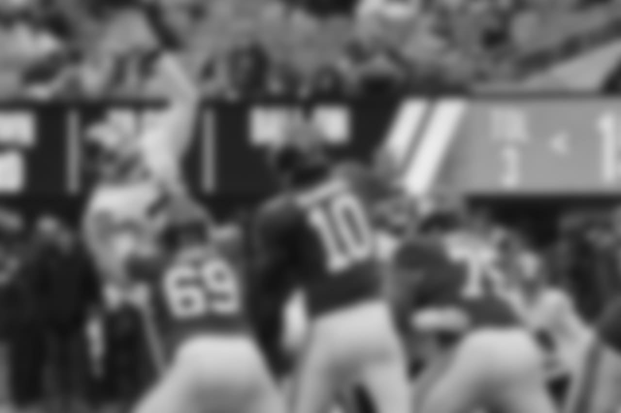 OFFENSIVE LINEIt wasn’t the lineup the Giants drew up in training camp, but the offensive line finished strong, paving the way for a season-high 260 yards on the ground.