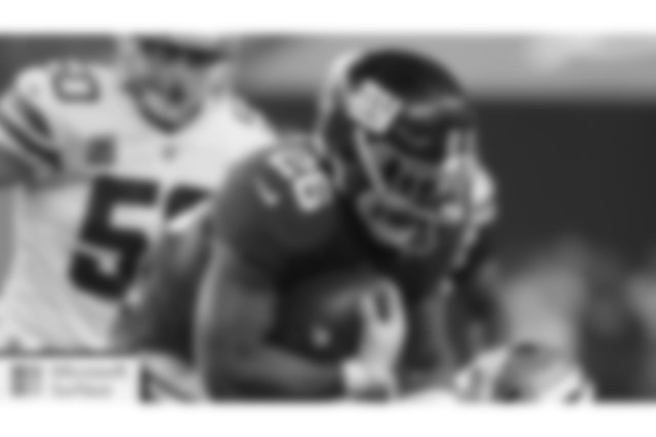 RB SAQUON BARKLEY
With 114 scrimmage yards against Dallas, Barkley would join Pro Football Hall of Famer Eric Dickerson (2,212 scrimmage yards in 1983) and Edgerrin James (2,139 in 1999) as the only rookies with at least 2,000 scrimmage yards in NFL history. Barkley also needs two receptions to break Reggie Bush’s NFL record for a rookie running back (88 in 2006).