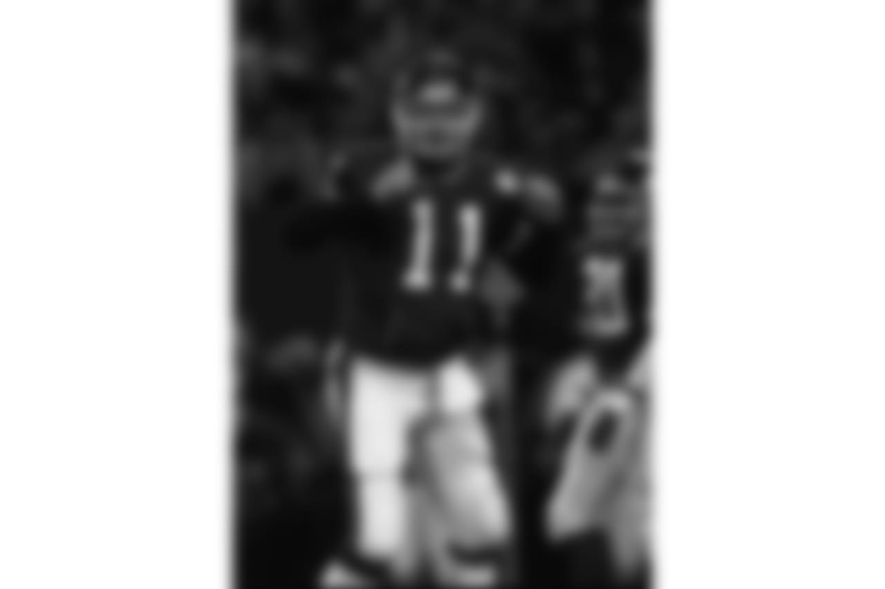 New York Giants quarterback Phil Simms reacts after throwing a first quarter touch down pass for 11 yards to Lionel Manuel in the NFL championship game against the Washington Redskins on Sunday, Jan. 11, 1987 at Giant Stadium in East Rutherford, N.J. (AP Photo/Elise Amendola)