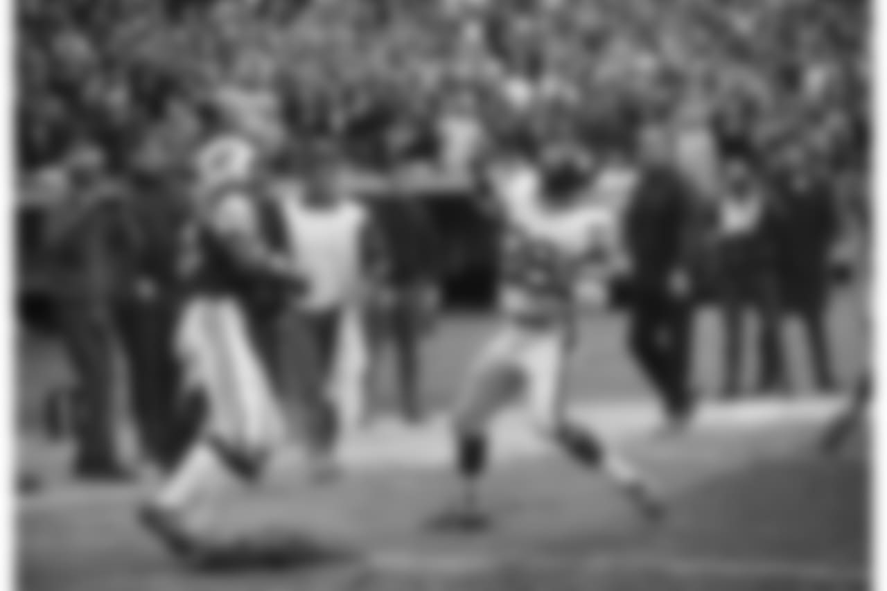 Referee tries to separate New York Giants defensive tackle Jerry Shay (75) and Dallas Cowboys safety Charlie Waters (41) after the two trade punches during second quarter of game at Yankee Stadium, Nov. 8, 1970 in New York. (AP Photo/Harry Harris)