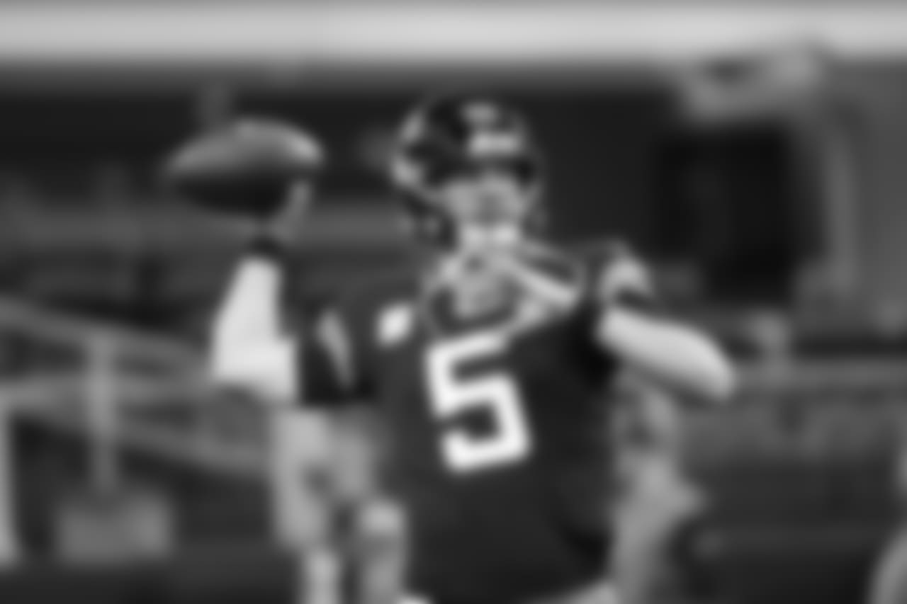 Jacksonville Jaguars quarterback Blake Bortles (5) throws during warm-ups before an NFL football game against the Dallas Cowboys in Arlington, Texas, Sunday, Oct. 14, 2018. (AP Photo/Jim Cowsert)