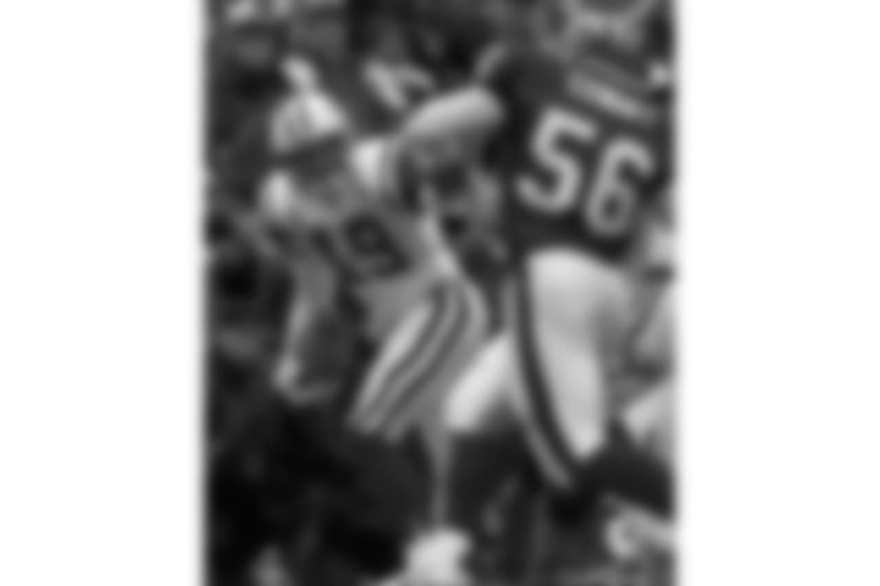 New York Jets wide receiver Keyshawn Johnson (19) gains 25 yards on a reverse as Buffalo Bills linebacker Sam Cowart (56) gives chase in the first quarter Saturday, Dec. 19, 1998 at Ralph Wilson Stadium in Orchard Park, NY. (AP Photo/Mark Duncan)
