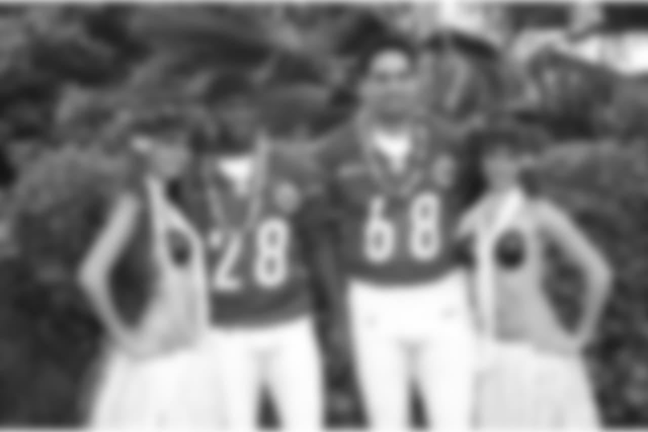 Running back Curtis Martin and center Kevin Mawae represented the Jets at the 2005 Pro Bowl, which followed the 2004 season. John Abraham was also selected to the Pro Bowl but did not participate due to an injury.MawaeMartinPBII