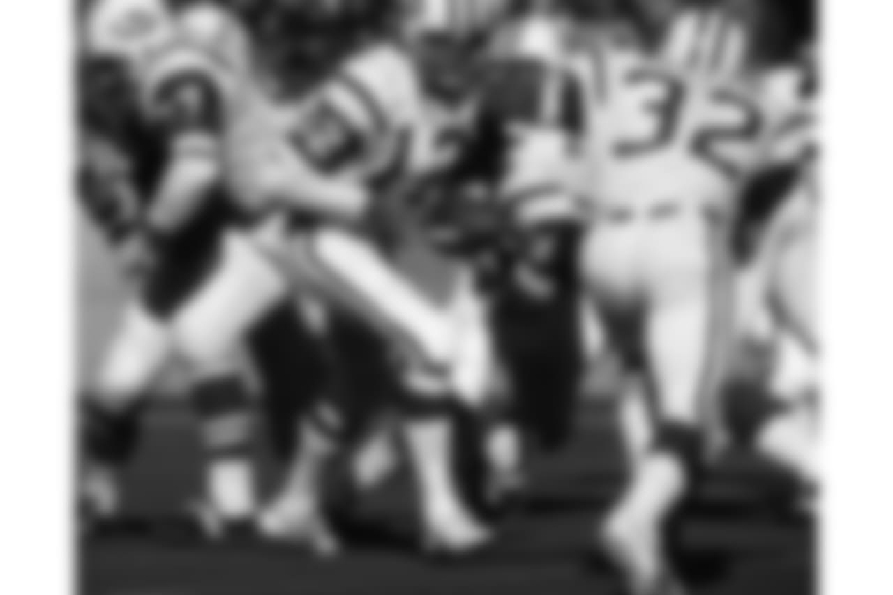 New York Jets Hall of Fame quarterback Joe Namath (12) turns to handoff to running back Emerson Boozer (32) during game against the New England Patriots, Oct. 15, 1972. The Jets defeated the Patriots 41-13 at Schaefer Stadium. (AP Photo/NFL Photos)