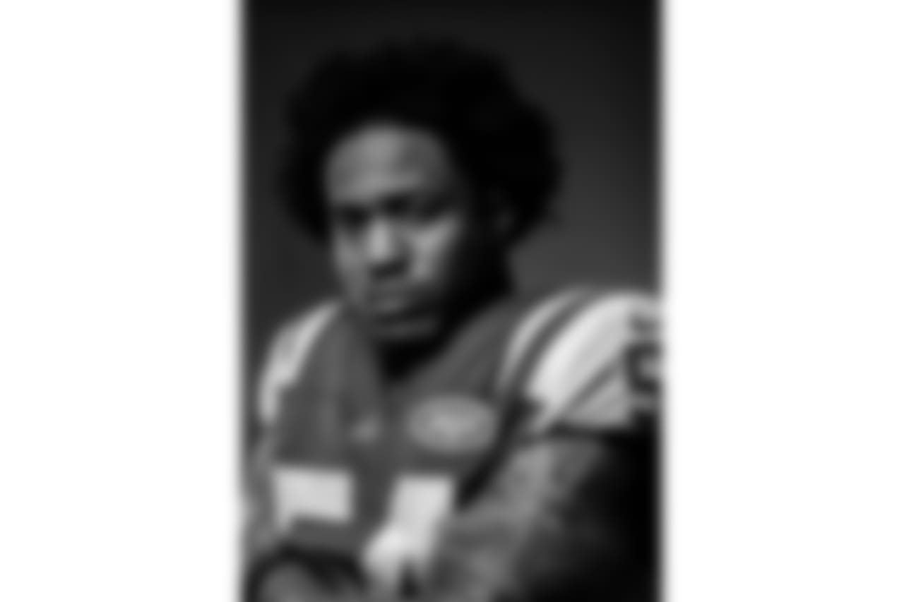 LB Avery Williamson