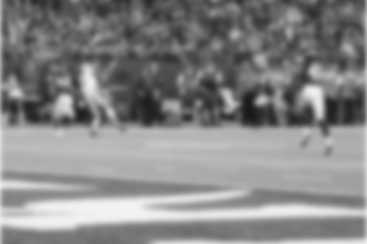 Detroit Lions wide receiver Kenny Golladay (19) makes a diving catch during a NFL football game against the Minnesota Vikings on Sunday, Nov. 4, 2018 in Minneapolis. (Detroit Lions via AP).