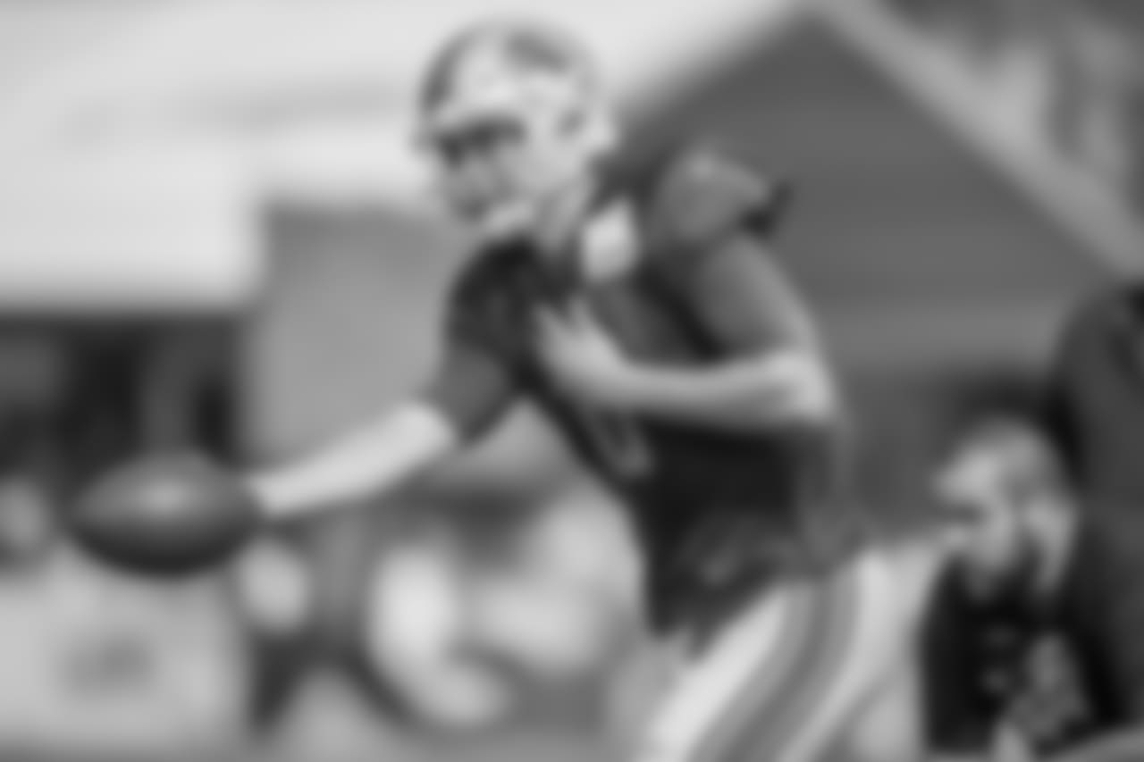 Detroit Lions quarterback Matt Cassel (8) hands the ball off during training camp practice on Tuesday, Aug. 14, 2018 in Allen Park, Mich. (Detroit Lions via AP)