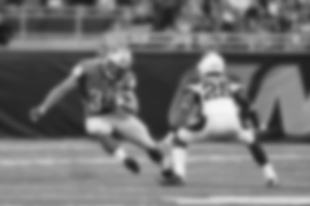 Detroit Lions fullback Zach Zenner (34) rushes against the Arizona Cardinals during an NFL football game at Ford Field in Detroit, Sunday, Oct. 11, 2015. (AP Photo/Rick Osentoski)