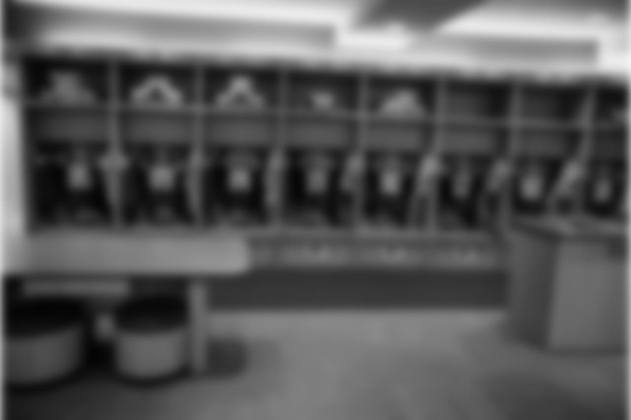 181111-locker-room-bobber-16