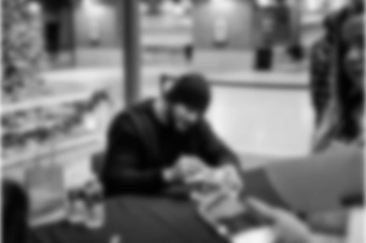 181217-salvation-army-autographys-17