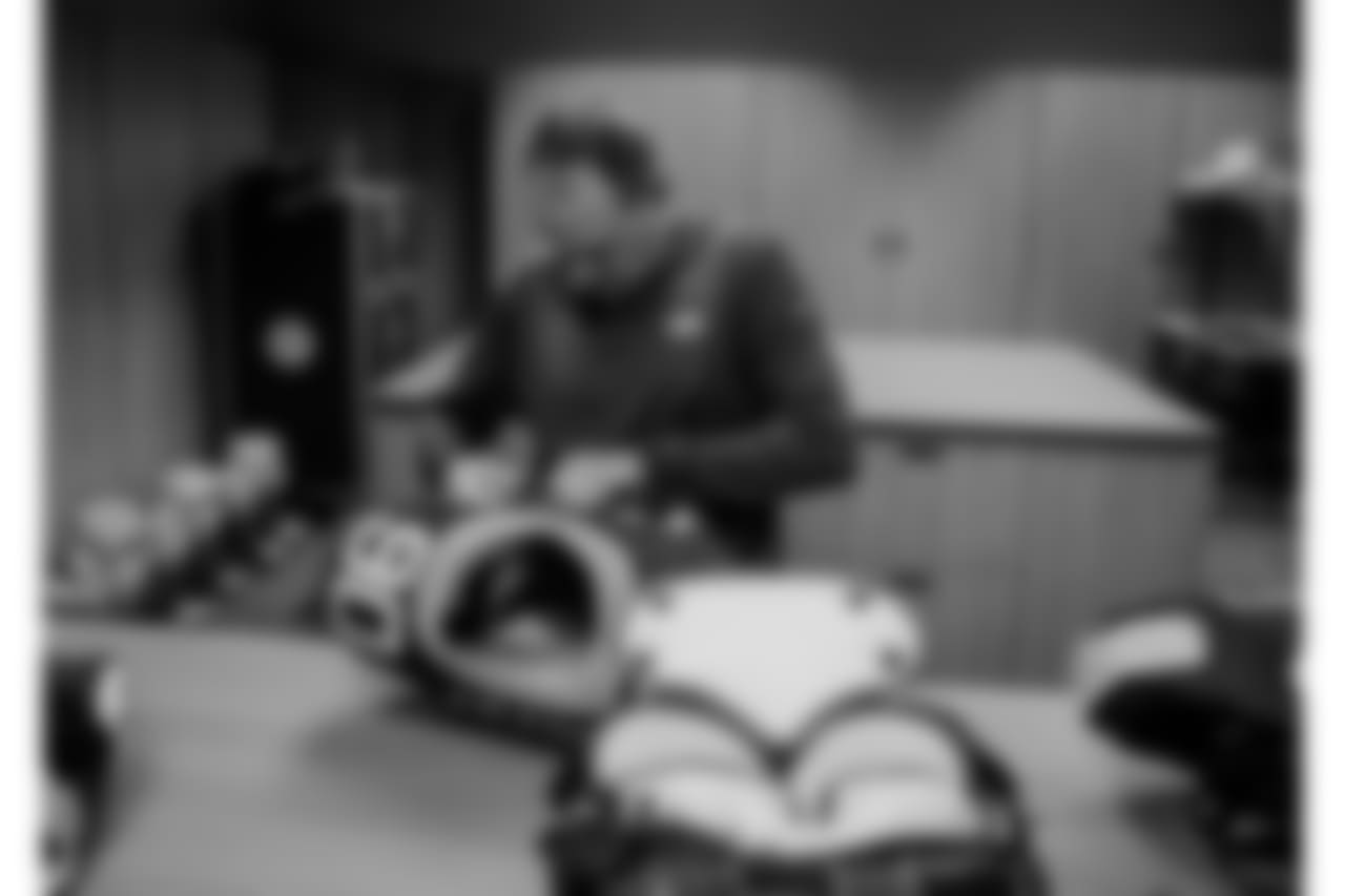 181209-packers-locker-room-bobber-12