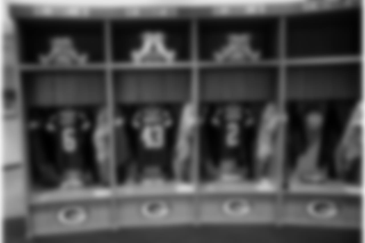 181202-locker-room-bobber-9