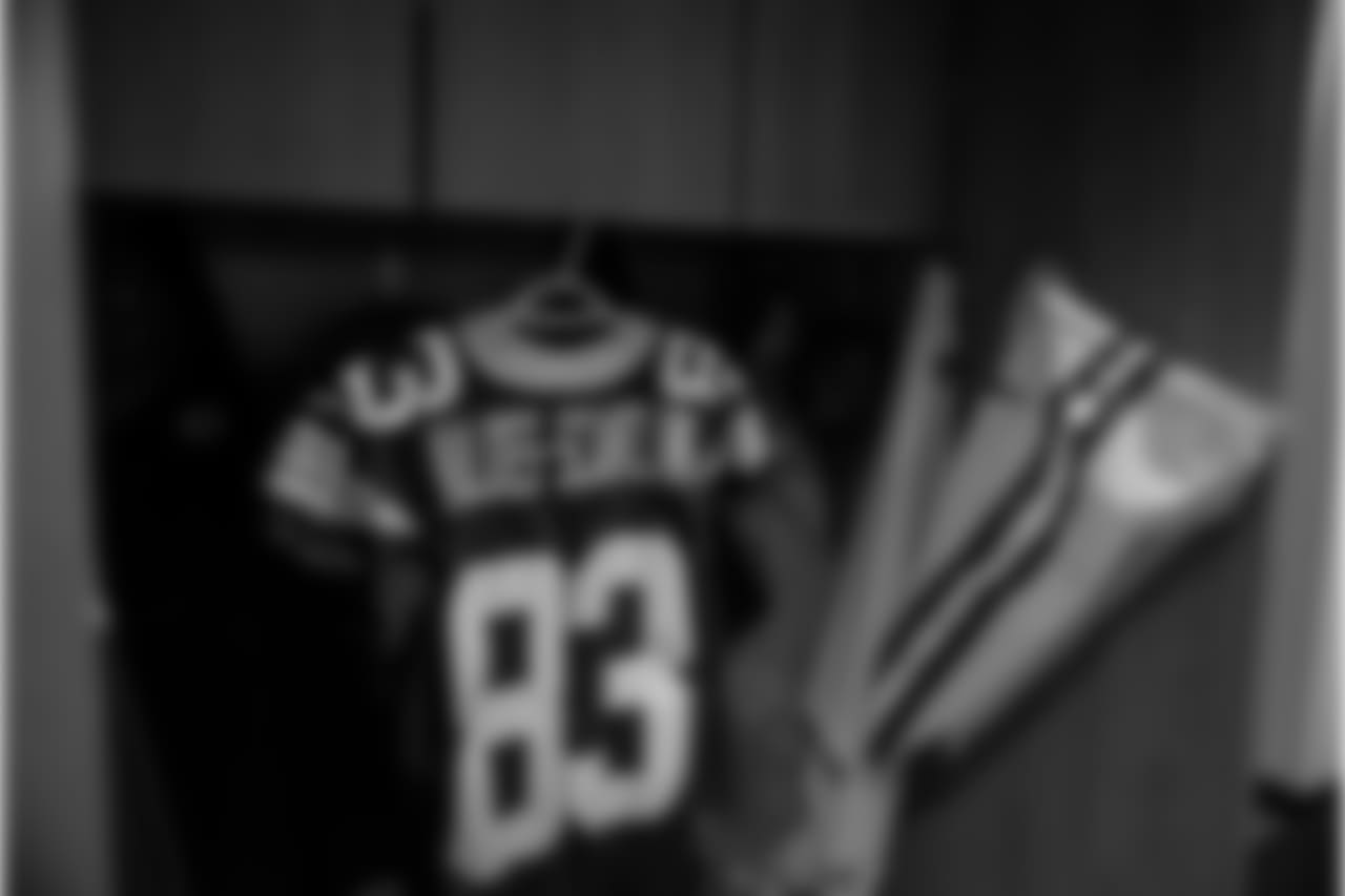 181015-packers-locker-room-bobber-4