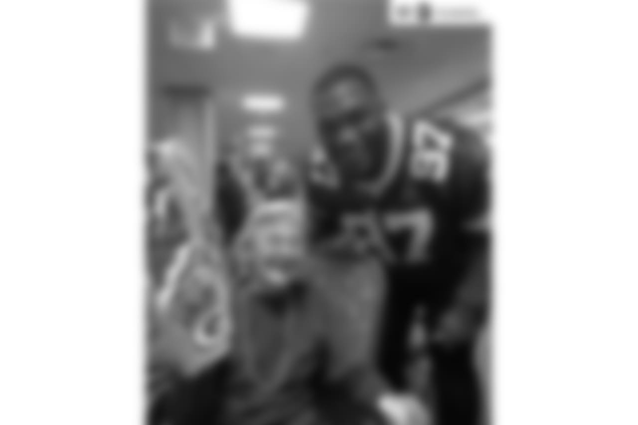 DT <forge-entity title="Kenny Clark" slug="kenny-clark" code="player">Kenny Clark</forge-entity>