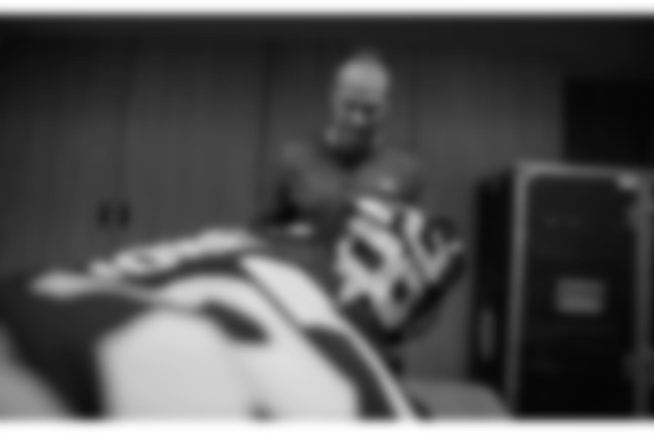 181015-packers-locker-room-bobber-35