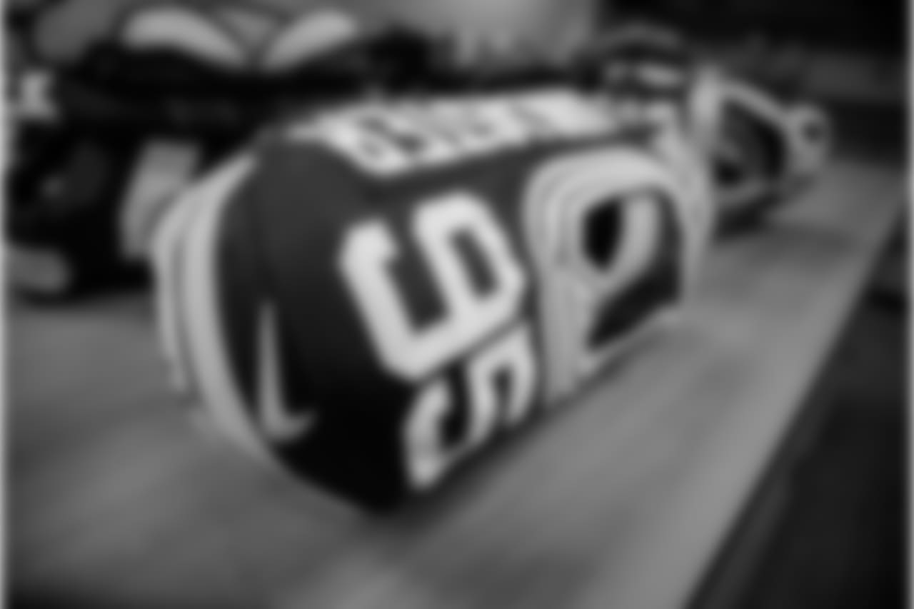 181209-packers-locker-room-bobber-2