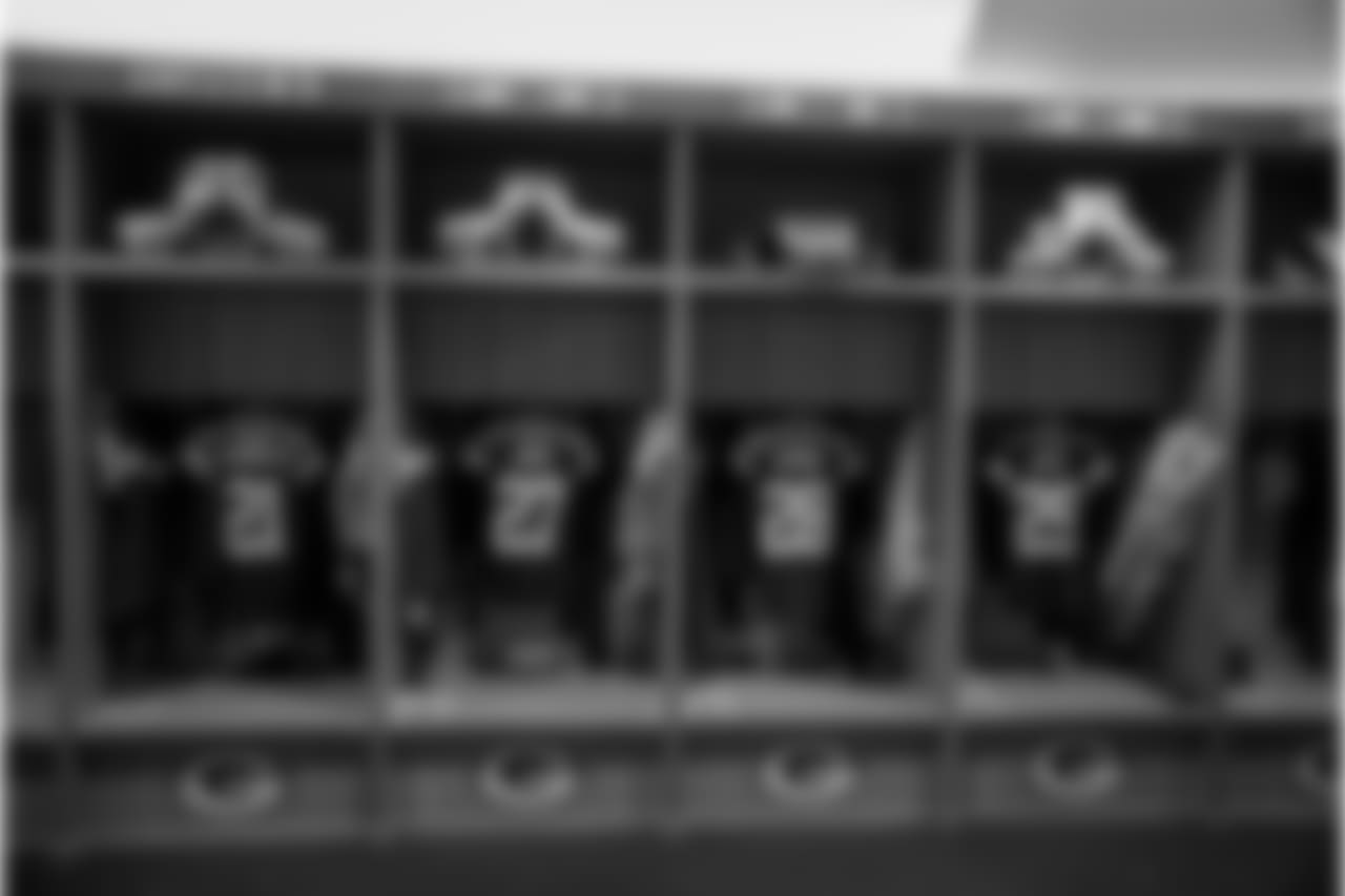181015-packers-locker-room-bobber-5