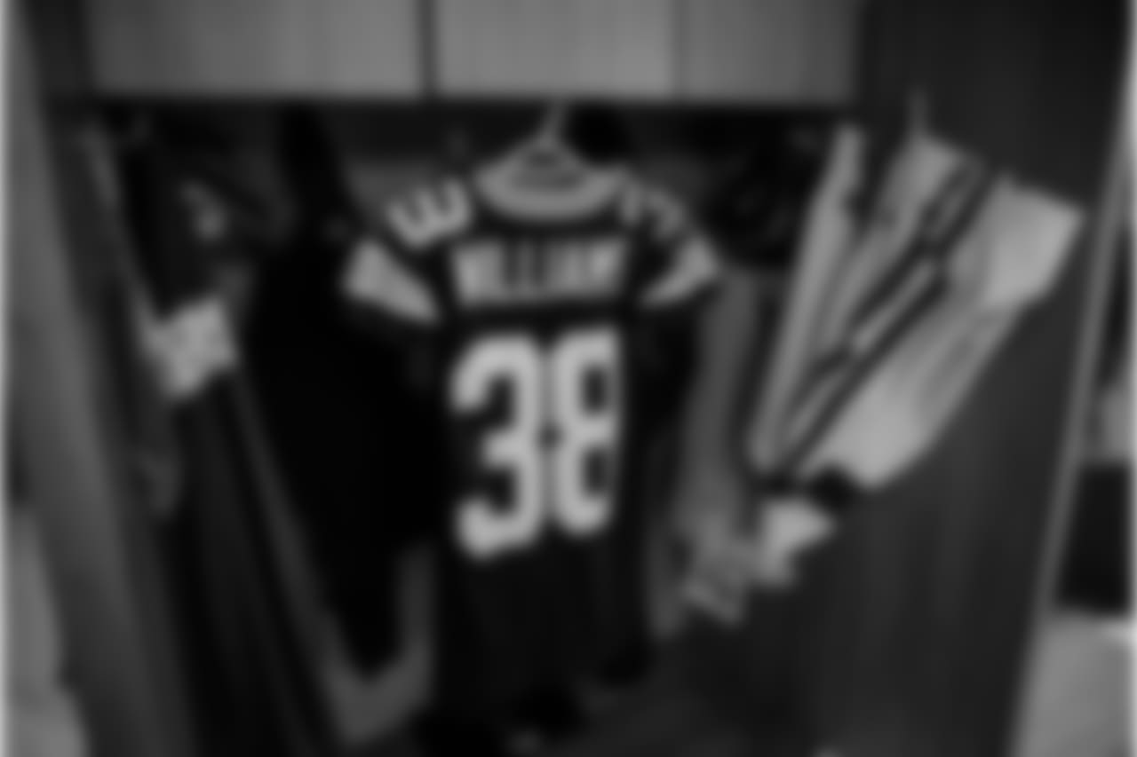 181202-locker-room-bobber-25