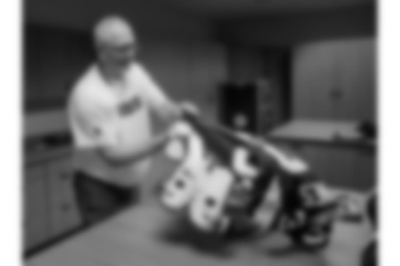 181015-packers-locker-room-bobber-22