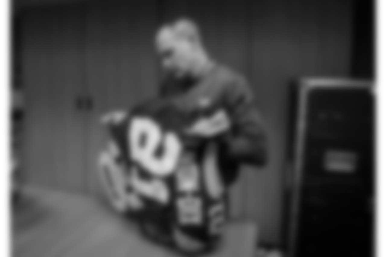 181015-packers-locker-room-bobber-25