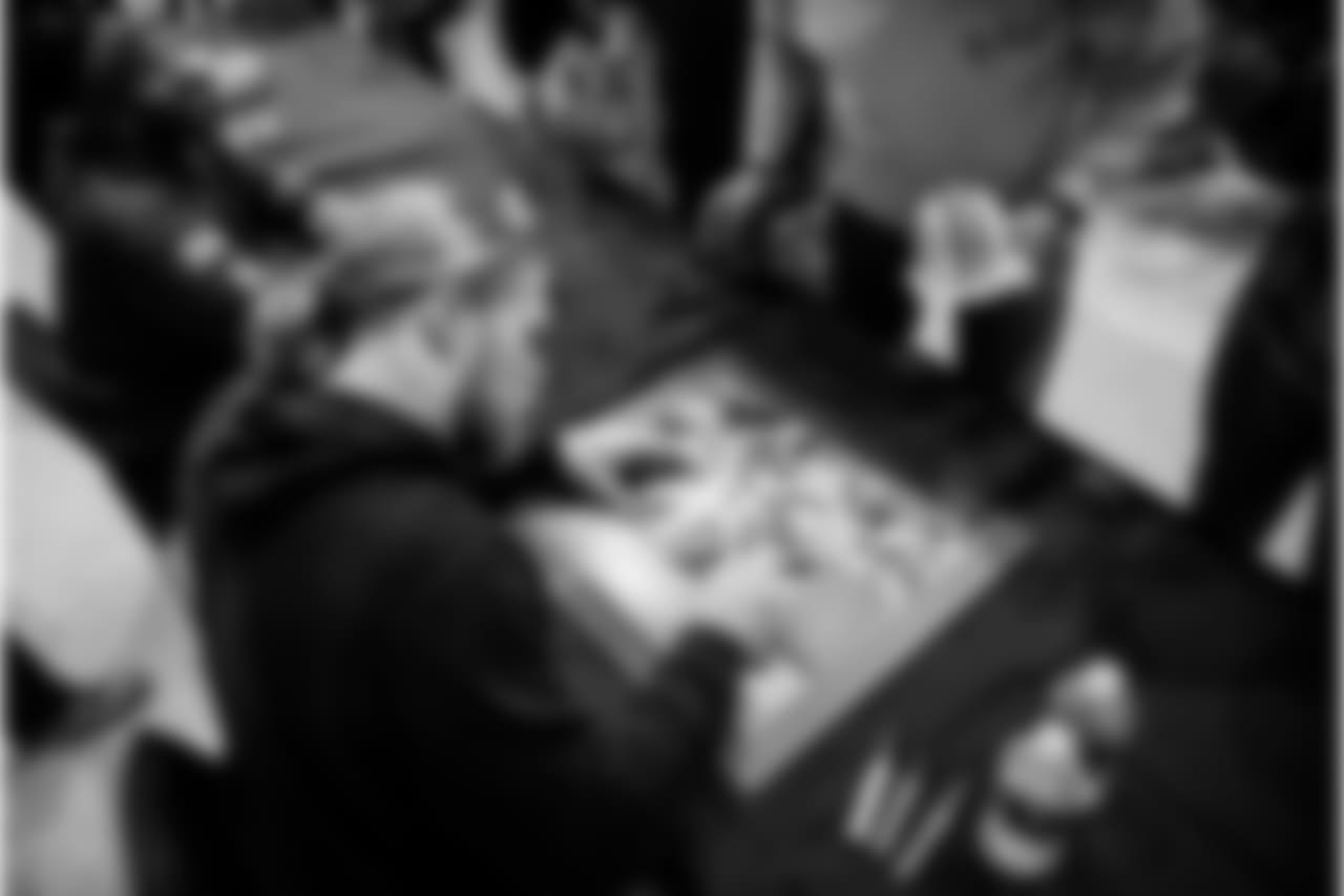 181217-salvation-army-autographys-08