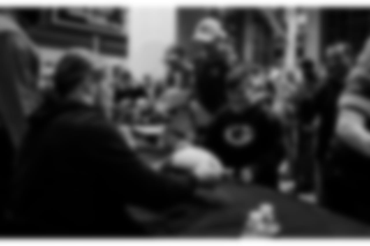 181217-salvation-army-autographys-38