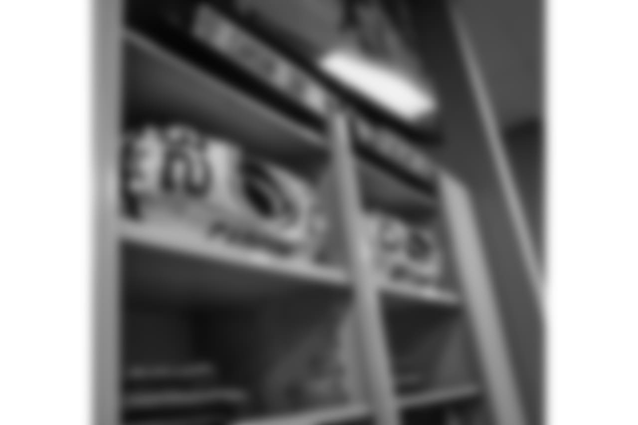 181125-packers-locker-room-bobber-10