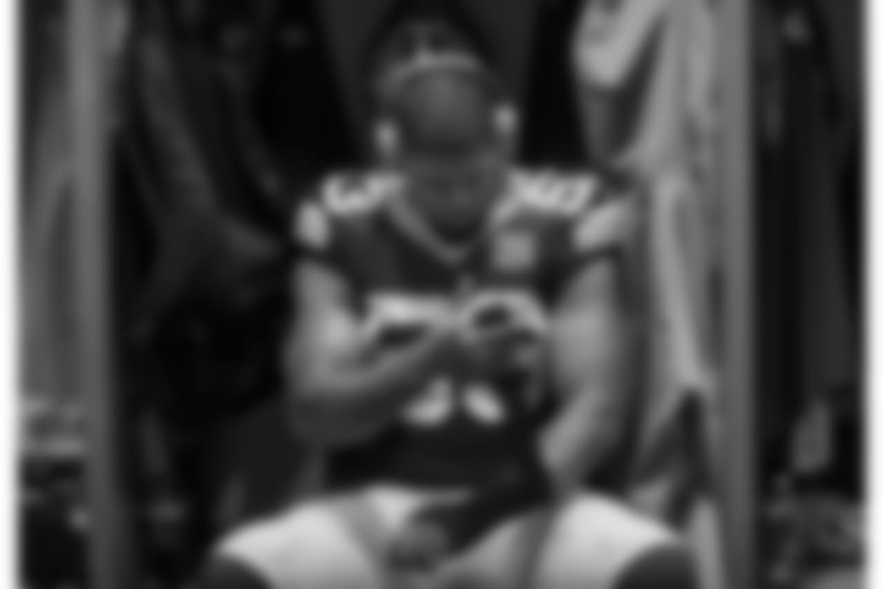 181112-locker-room-pass-04