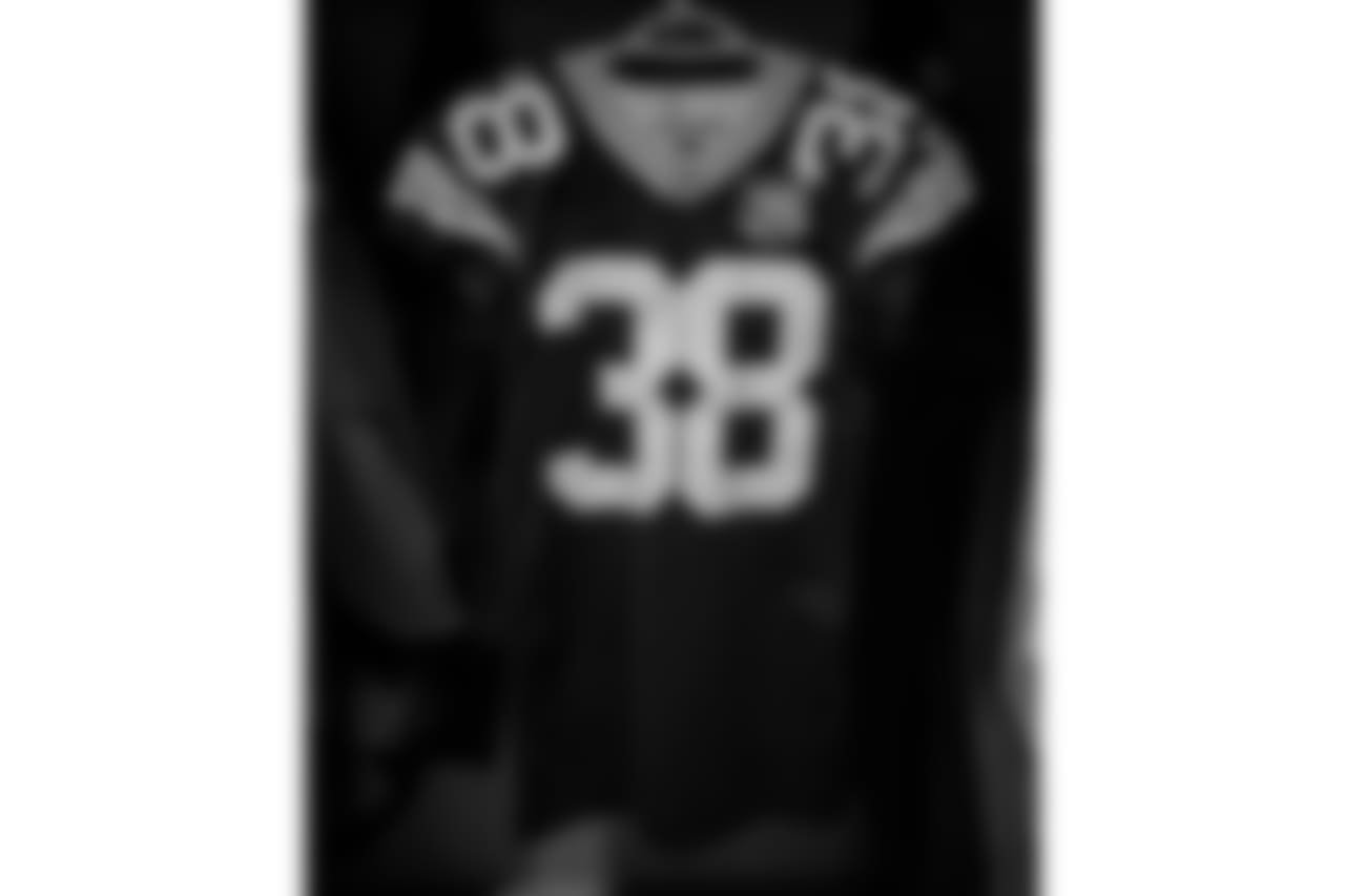 180809-packers-locker-room-bobber-20