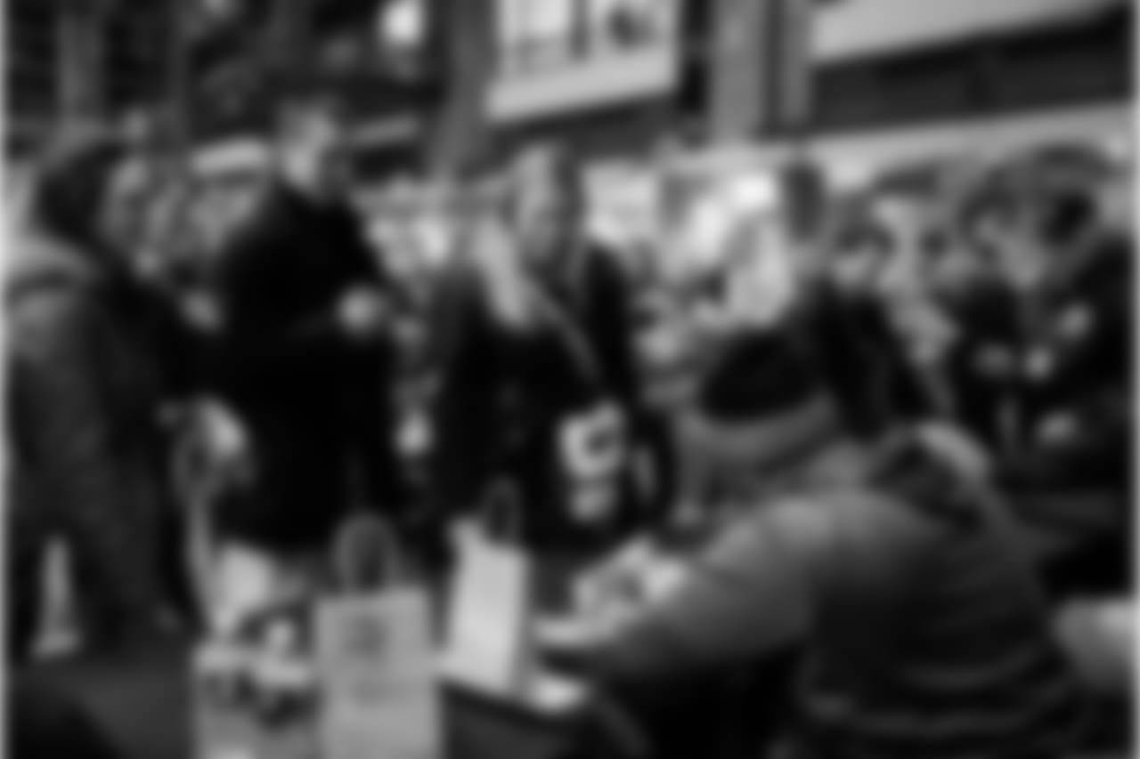 181217-salvation-army-autographys-24
