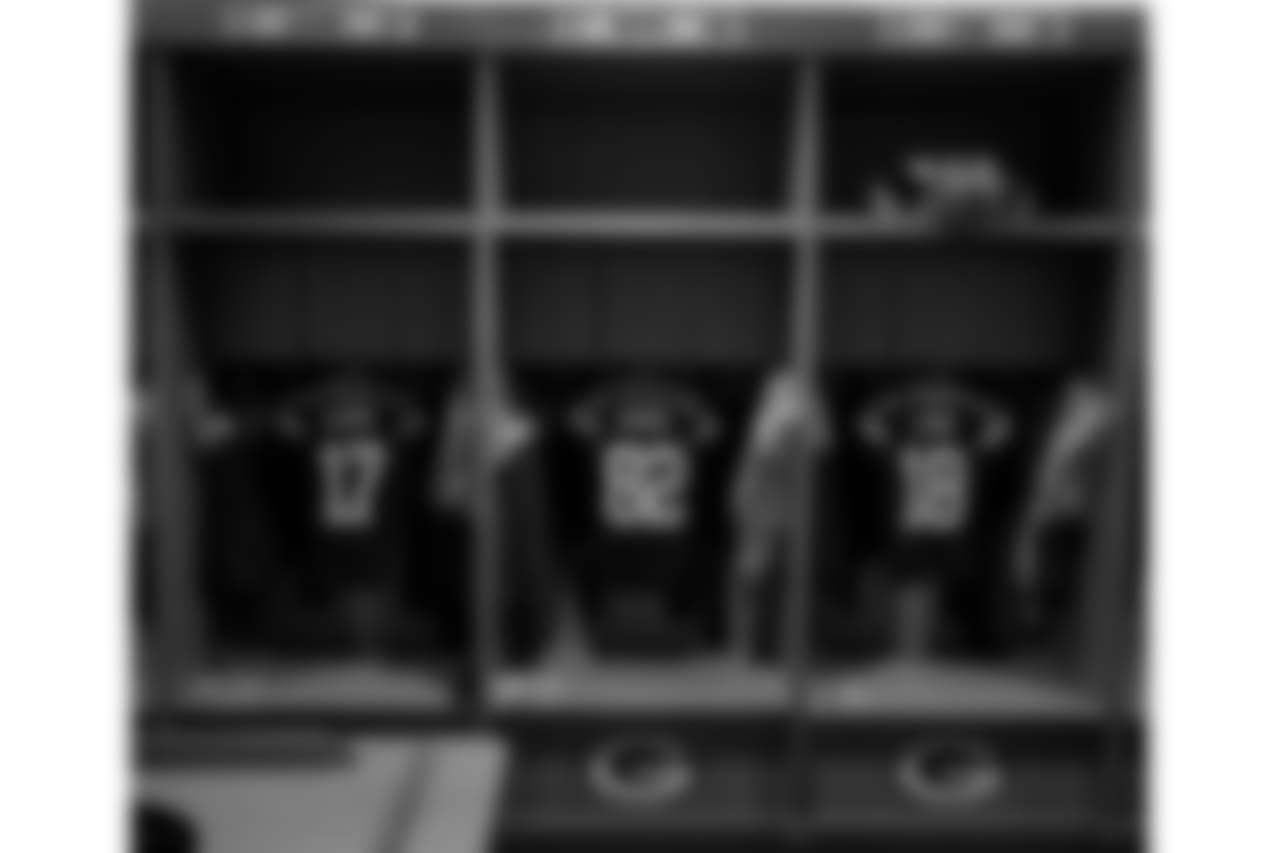 181015-packers-locker-room-bobber-3