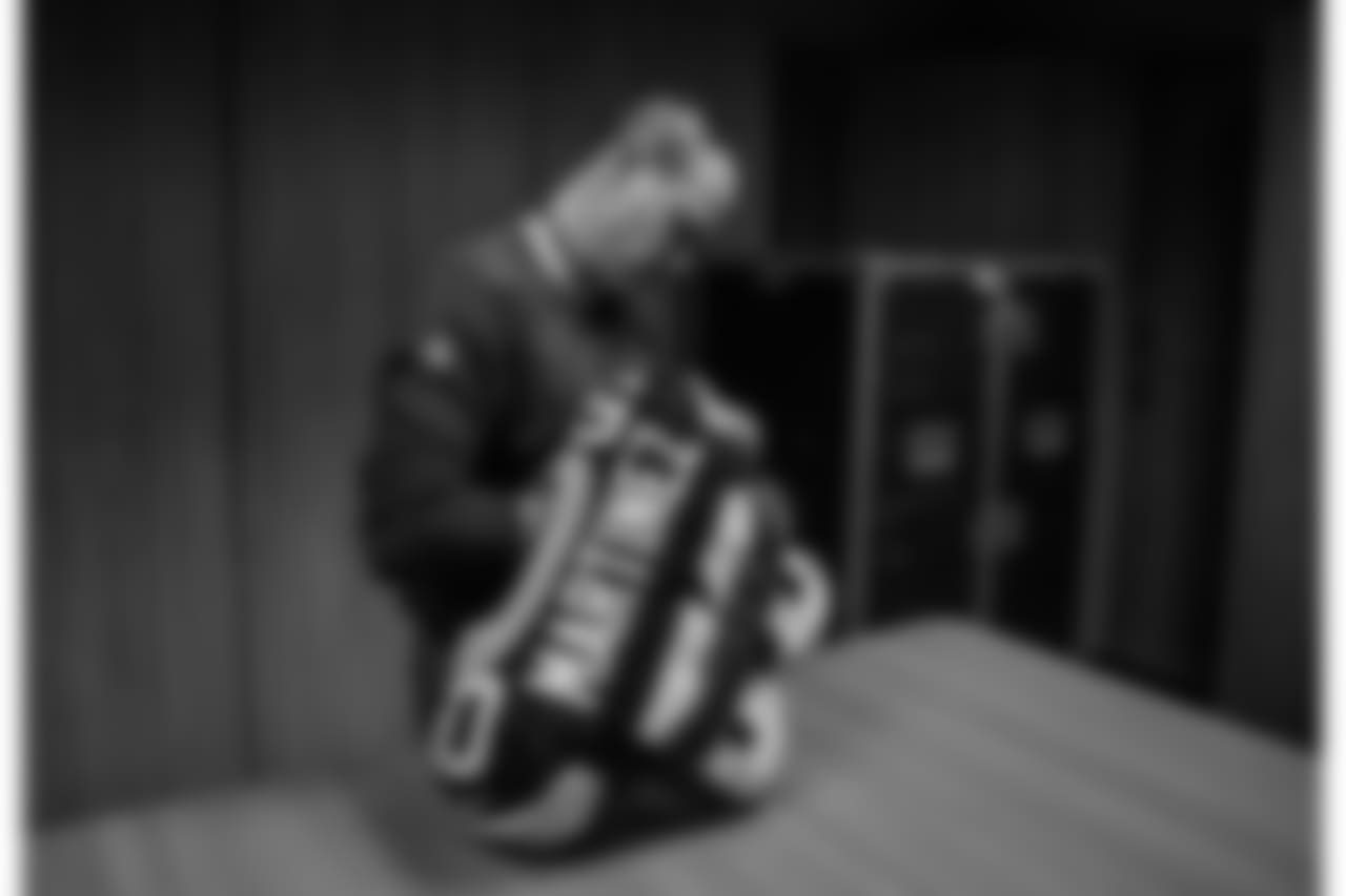 181202-locker-room-bobber-31