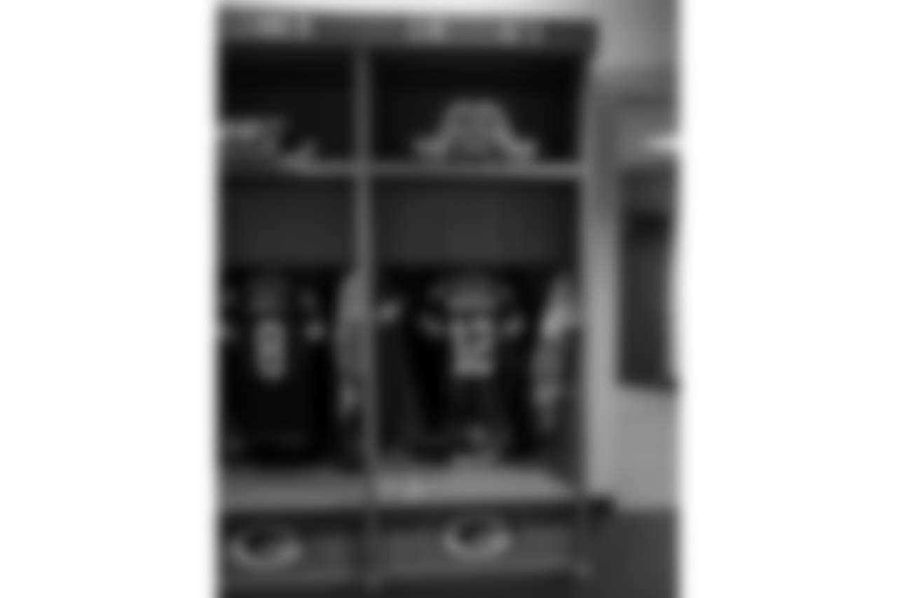 181015-packers-locker-room-bobber-2