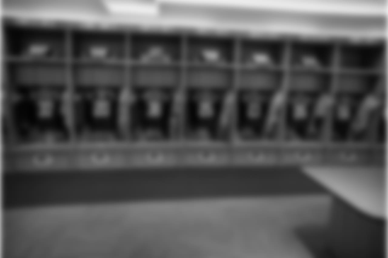 181111-locker-room-bobber-18